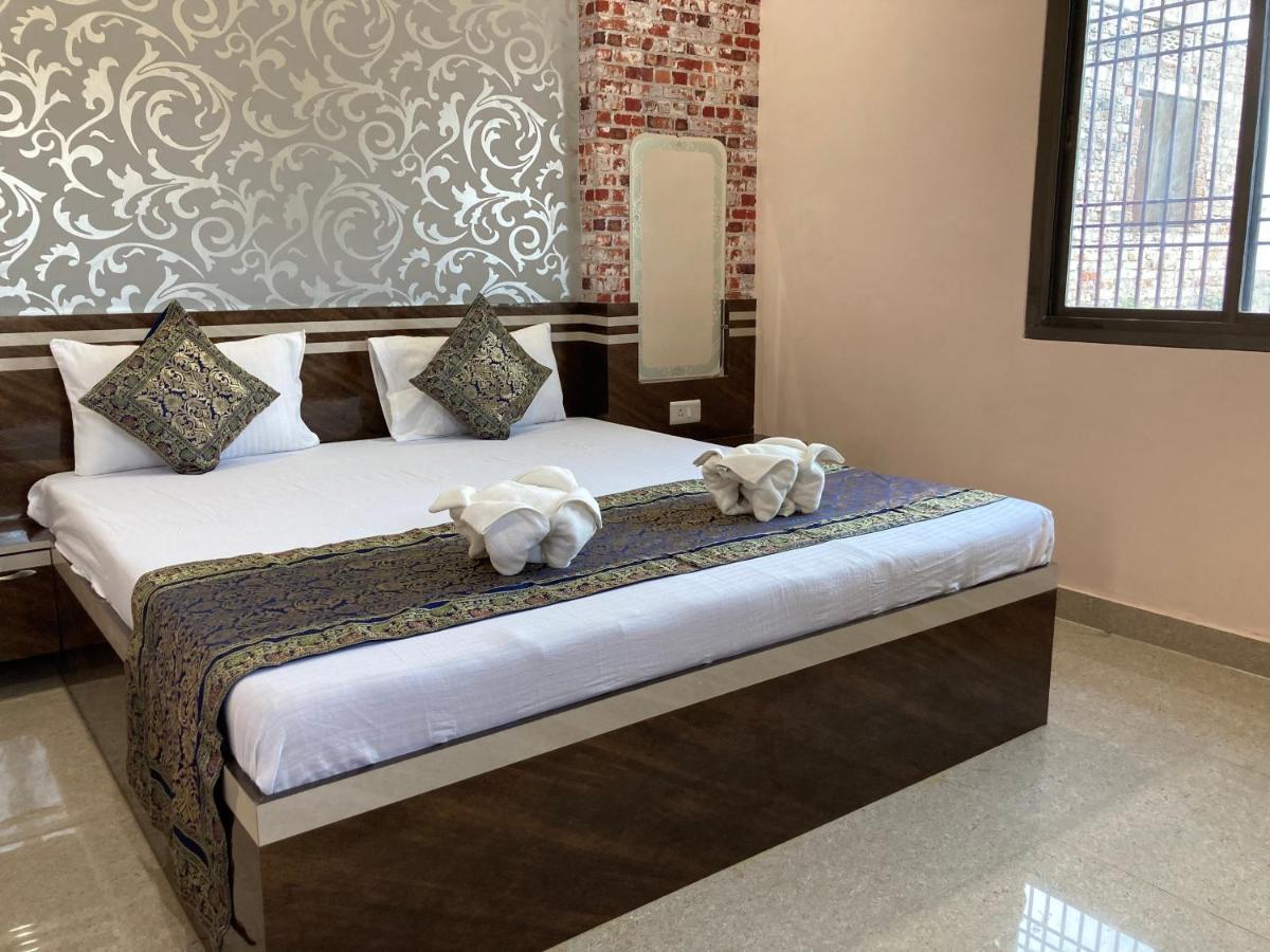 Hotel Red Tree Palace Varanasi