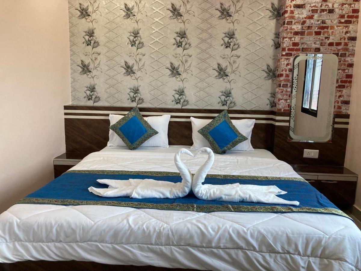 Red Tree Palace Hotel Varanasi